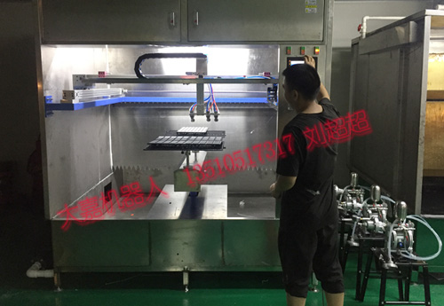 五轴往复机大巴车顶灯喷涂-东莞长安装机现场