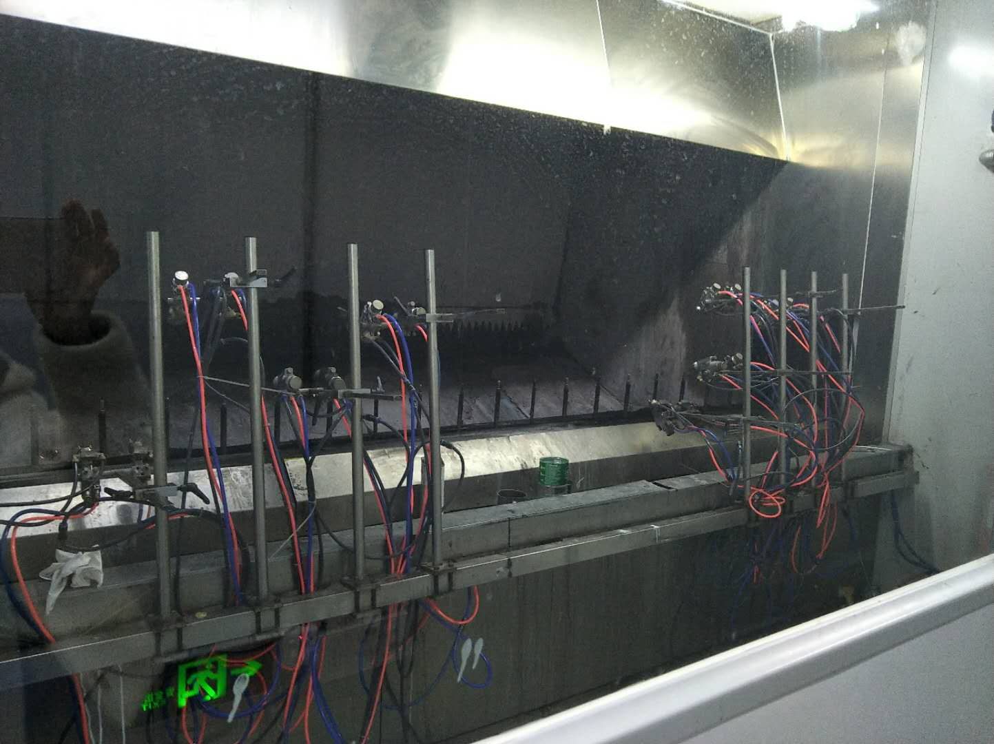 在线喷涂机型特点：