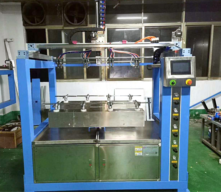 八工位自动喷漆机