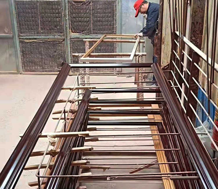 五轴大型往复机-- 画框自动喷漆