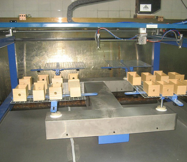 五轴四喷盘往复机酒盒自动喷漆